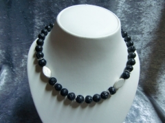 Material: Lava grobporig mit Metall Material: Lava grobporig mit Metall